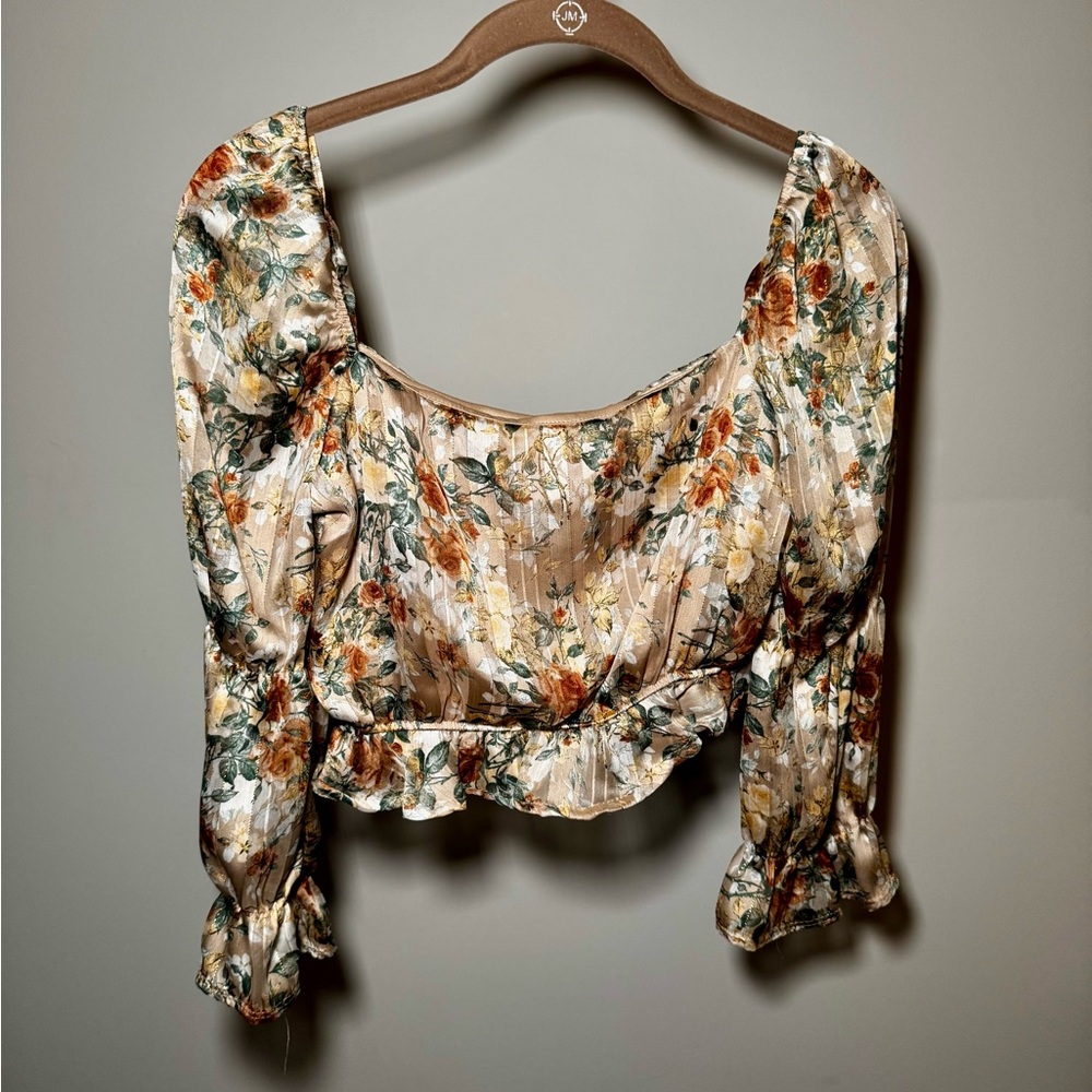 Mid sleeve crop top